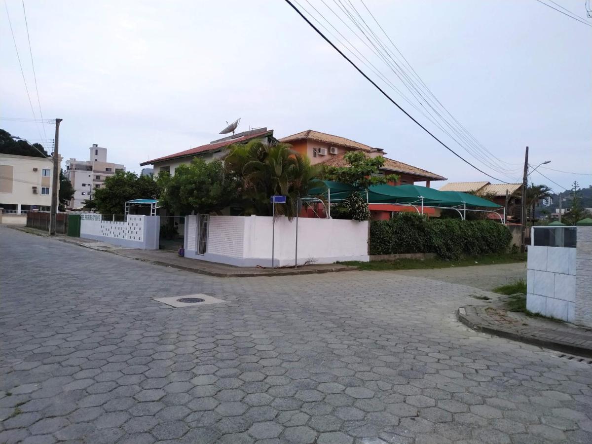 Residencial Praia Bombas Бомбиньяс Экстерьер фото